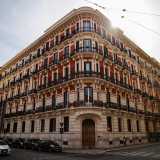 ...nel quadrilatero compreso tra via Bozzi, via Cognetti, via De Giosa e via Montenegro, balza all�occhio il color rosso acceso e bianco del massiccio Palazzo degli Impiegati Statali